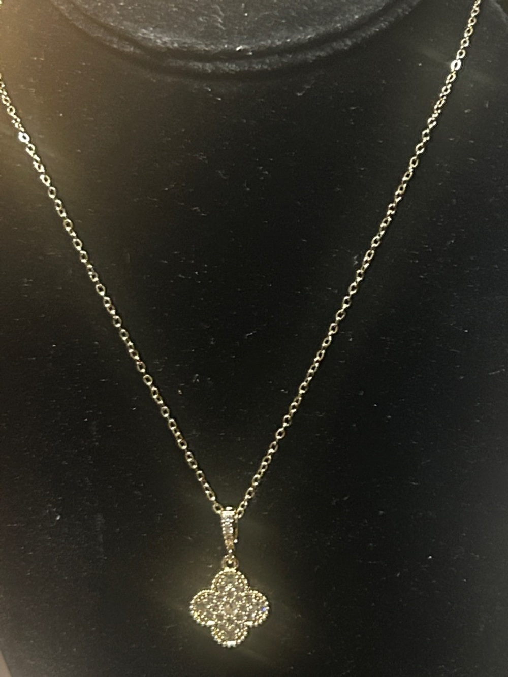 Gold Clover Pendant Necklace - Elegant Women's Jewelry - Picture 5 of 8